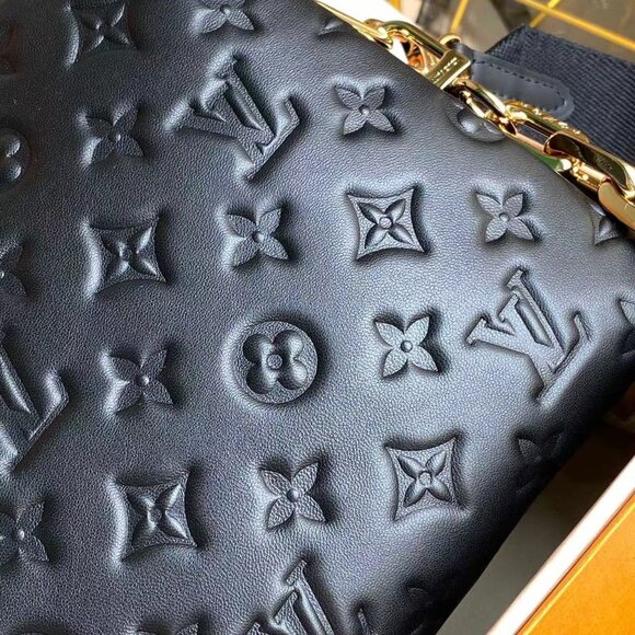 Louis Vuitton Chain Bags, Wallets - Picture 7 of 9